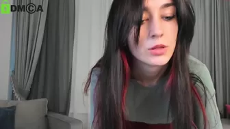 ronn1ee ласкает свое тело