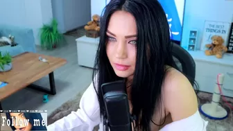 s3r3ndipity ласкает свой помокревший клитор